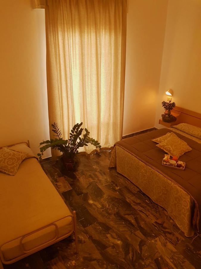Hotel Romantica Римини Экстерьер фото