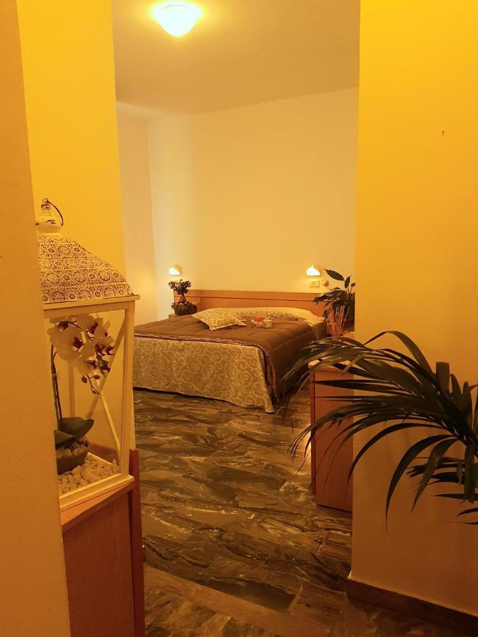 Hotel Romantica Римини Экстерьер фото