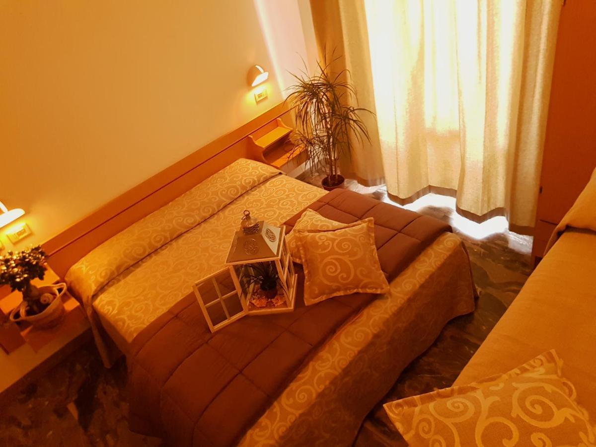 Hotel Romantica Римини Экстерьер фото
