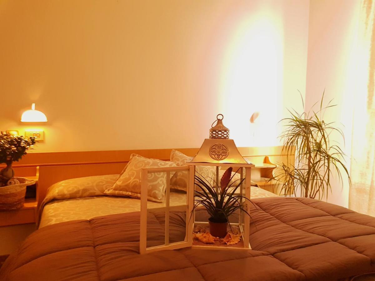 Hotel Romantica Римини Экстерьер фото