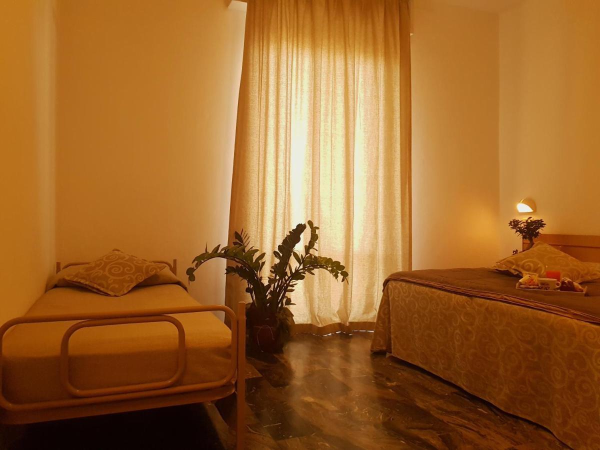 Hotel Romantica Римини Экстерьер фото