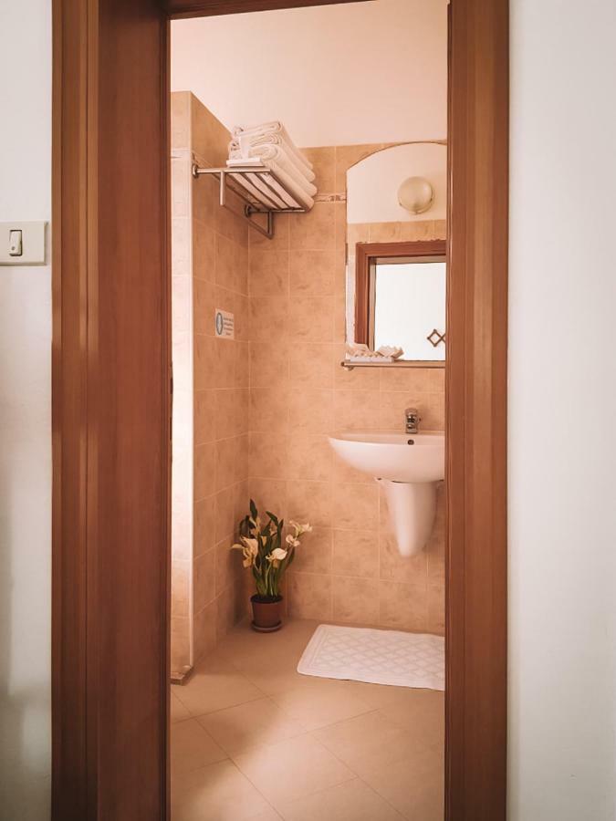 Hotel Romantica Римини Экстерьер фото