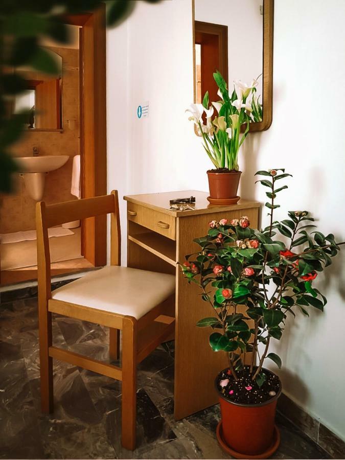 Hotel Romantica Римини Экстерьер фото